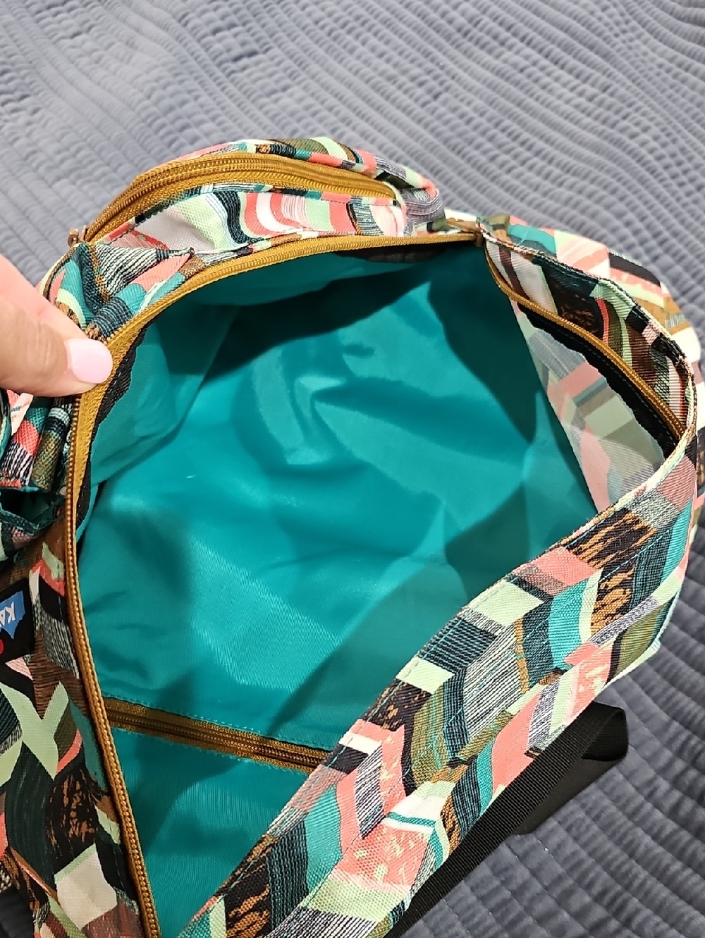 Kavu Sling Bag Like New - Picture 6 of 6